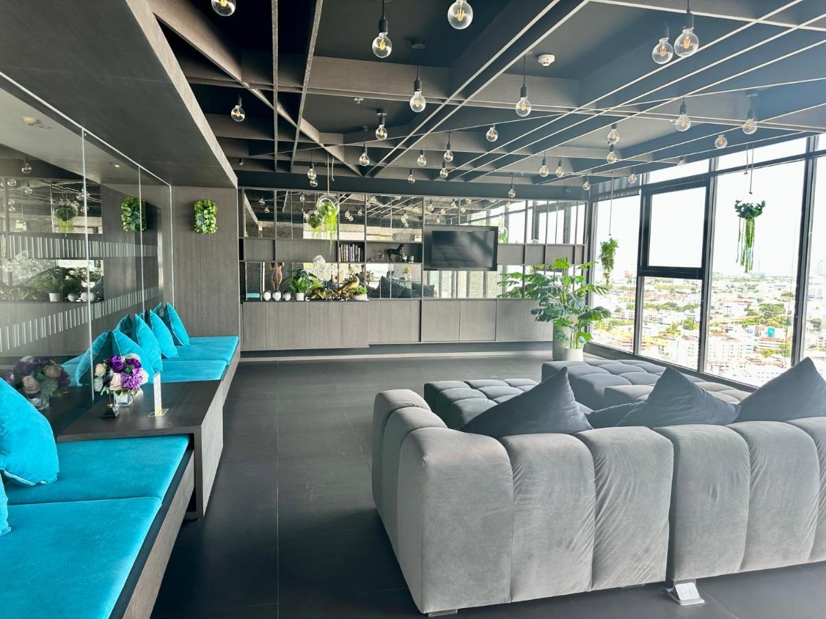 Apartment Condo: Pool, Gym & Fast Wi-fi