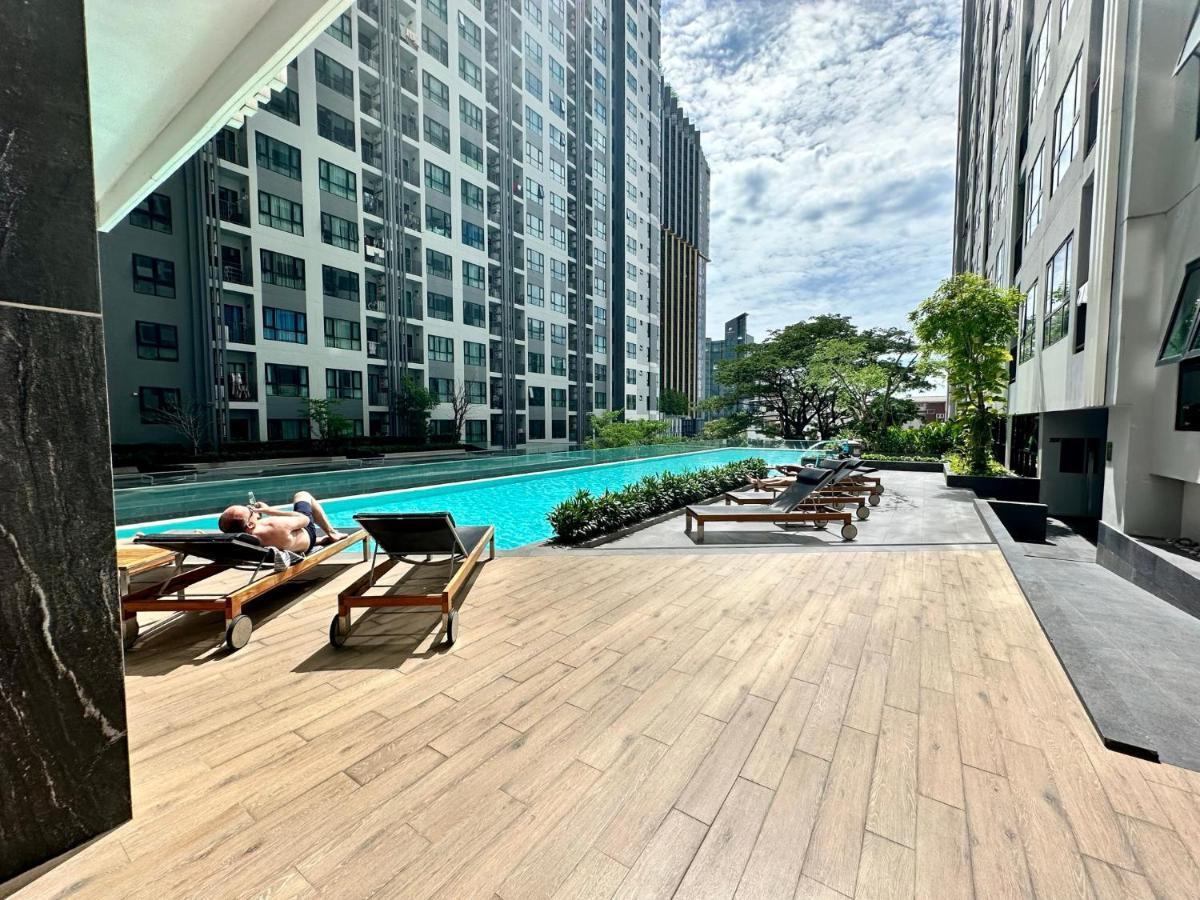 Condo: Pool, Gym & Fast Wi-fi Apartment