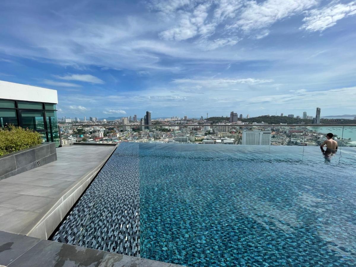 Apartment Condo: Pool, Gym & Fast Wi-fi *