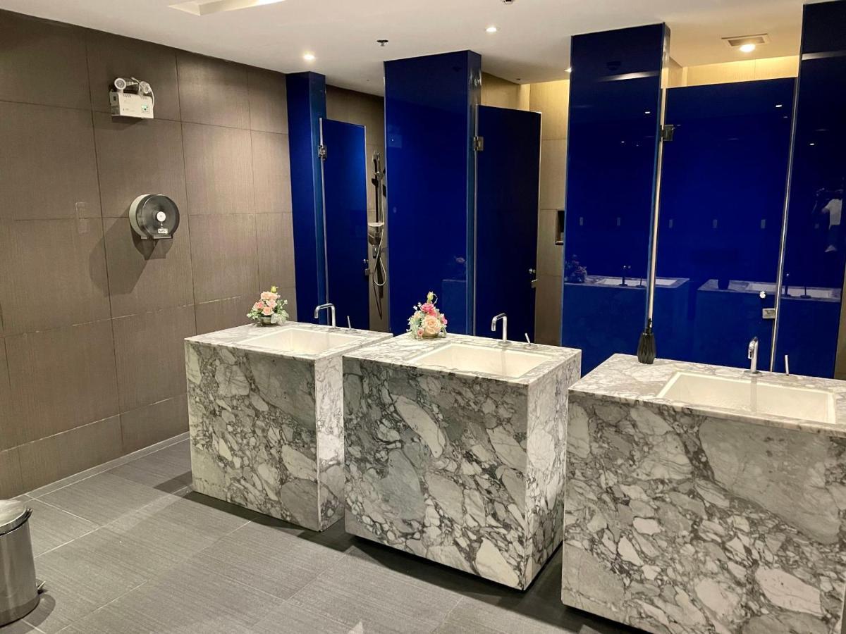 Condo: Pool, Gym & Fast Wi-fi Apartment