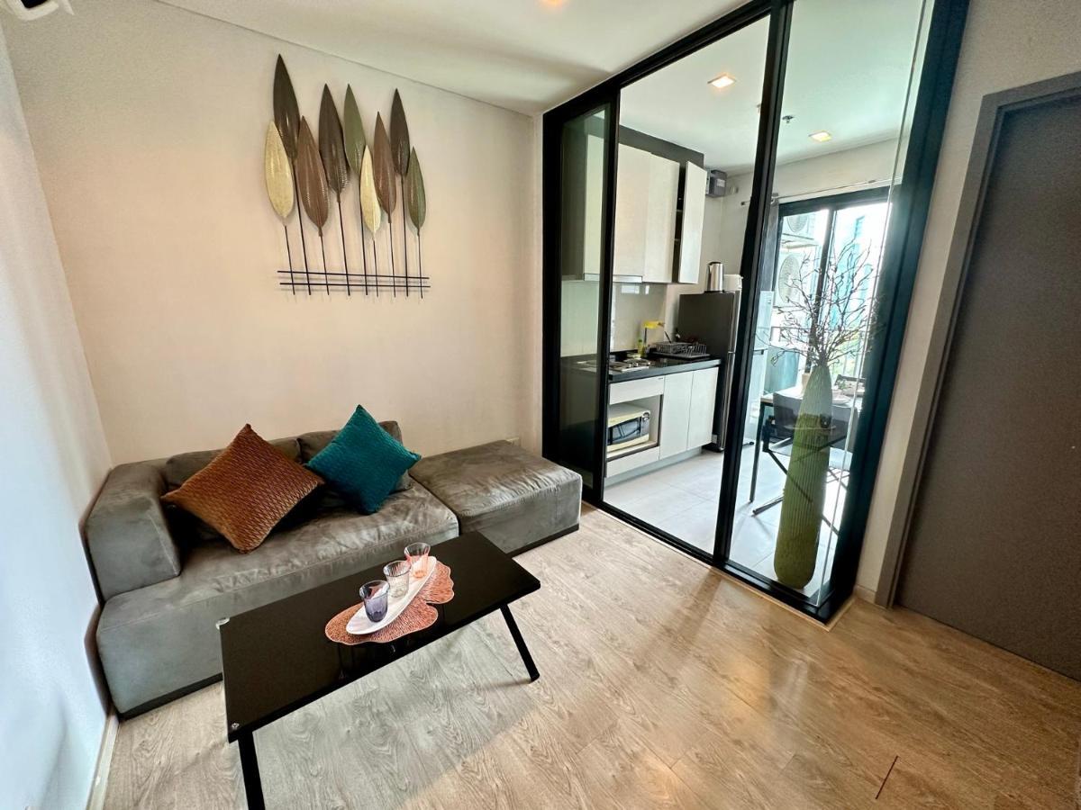 Apartment Condo: Pool, Gym & Fast Wi-fi